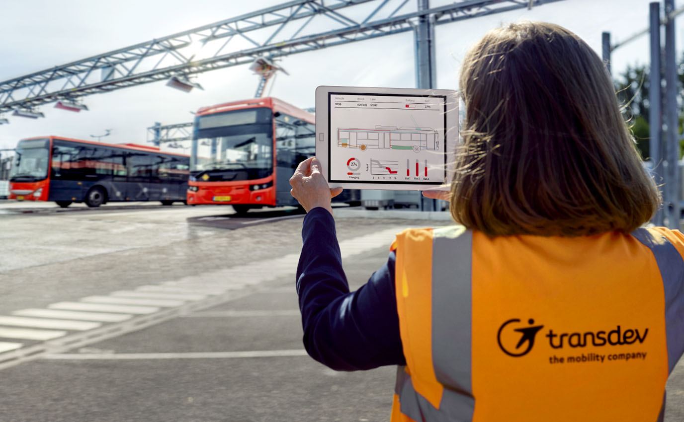 transdev brand marque gilet securite safety vest orange logo identite frappa