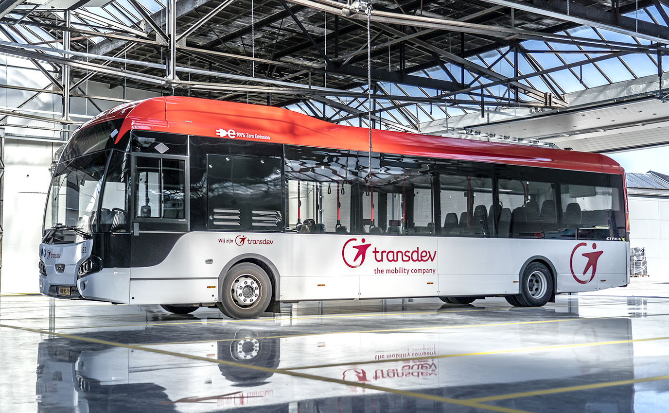 transdev vehicule blanc white vehicle bus design logo marque branding frappa